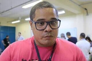 Tiago Thomaz, presidente do Sinasefe, explicou o motivo do pedido para suspender os 10 editais (Foto: Paulo Francis)