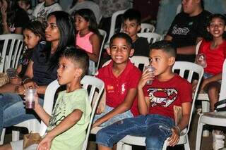 Entre os telespectadores, muitos sorrisos alegres das crianças foram flagrados (Foto: Juliano Almeida)