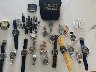 Relógios apreendidos na casa de um dos alvos da operação (Foto: Divulgação/PF)