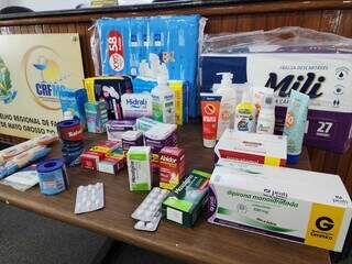Kit de medicamentos e suprimentos médicos que serão aceitos pela campanha do CRF-MS (Foto: Divulgação)