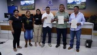 Grupo de kadiwéu na Comissão Permanente das Causas Indígenas, na Câmara dos Vereadores, pede aldeia urbana (Foto: Alex Machado)