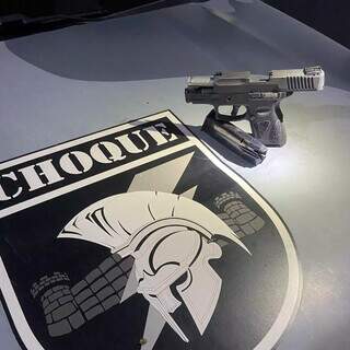 Arma que supostamente foi usada no crime (Foto: Divulgação/PM)