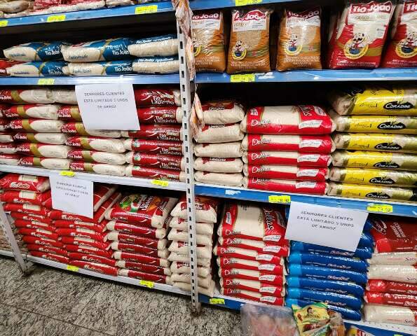 Apesar de supermercados racionarem, produtores garantem que n&atilde;o vai faltar arroz