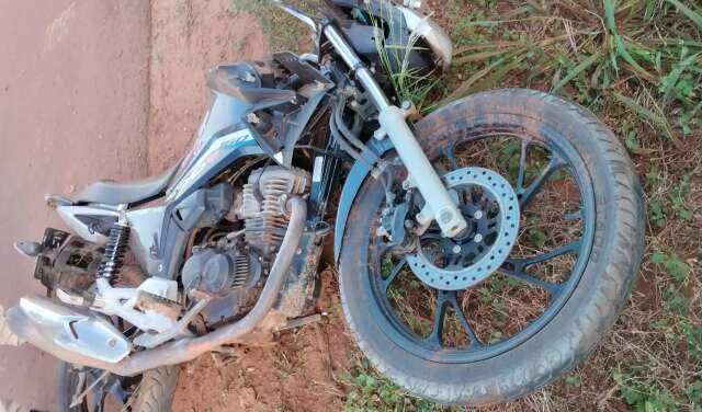 Rapaz &eacute; encontrado morto perto de motocicleta &agrave;s margens de rodovia