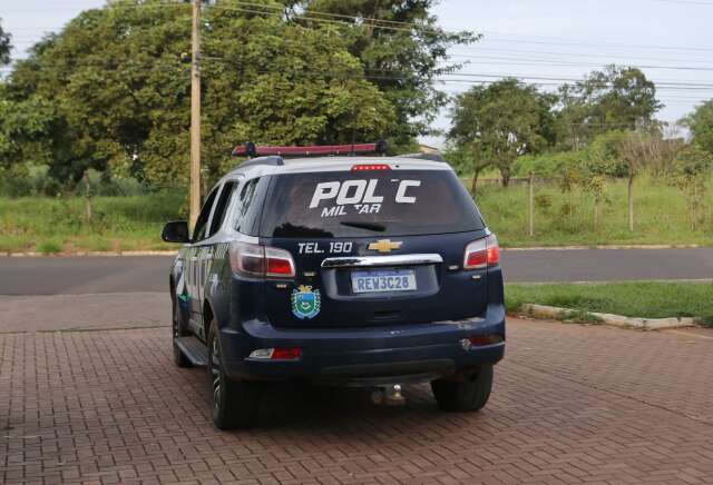 Turista d&aacute; carona para desconhecidos, &eacute; espancado e tem carro roubado