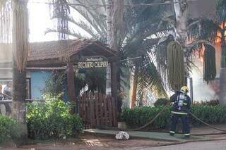 Restaurante que fica ao lado de depósito. (Foto: Henrique Kawaminami)