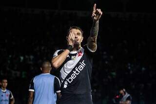 Vegetti comemorando um dos gols do Vasco diante do Vitória (Foto: Leandro Amorim)