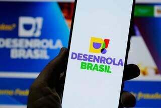 Celular com a logomarca do Programa Desenrola Brasil. (Foto: Agência Brasil)