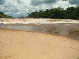 Rio Amambai, onde homem tentou atravessar a nado e morreu. (Foto: Divulgação/arquivo)