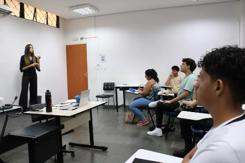 Cursos de dicção, finanças, marketing e redação abrem inscrições