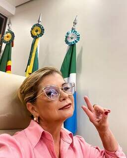 Vanda Camilo, prefeita de Sidrolândia, em selfie publicada no dia 22 de abril em rede social (Foto: Facebook/Reprodução)