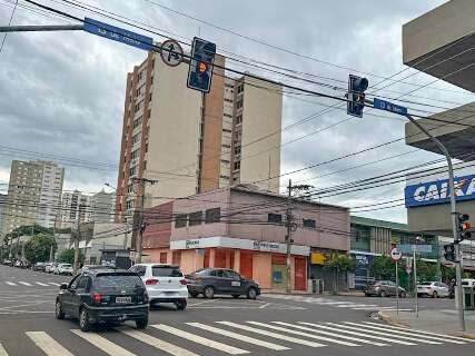 Questionada, prefeitura suspende licitação de semáforos
