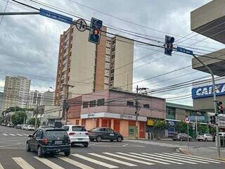Semáforos no centro de Campo Grande; licitação para manutenção de equipamentos e controle de tráfego foi suspensa (Foto: Arquivo/ Marcos Maluf)