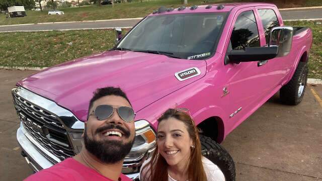 Instagram de Samantha pipocou ap&oacute;s ela pintar Dodge Ram de rosa