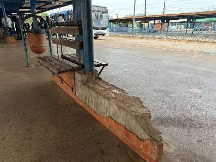 Depredados do chão ao teto, terminais de ônibus terão reforma de R$ 3 milhões