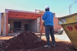Casa na etapa final de construção, em Campo Grande (Foto: Arquivo/Paulo Francis)