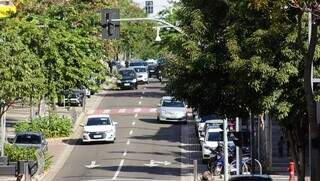 Trecho da Rua 14 de Julho recebe nova câmera de monitoramento (Foto: Alex Machado)