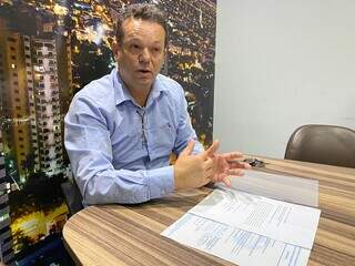 Presidente do Camelódramo, Narciso Soares explica que enviou ofício à prefeitura. (Foto: Clara Farias)