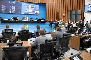 Duputados estaduais no plenário da Assembleia Legislativa durante a sessão ordinária desta quinta-feira (16) (Foto: Alems/ Divulgação)