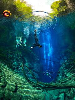 Com visibilidade excepcional e profundidade desconhecida, a Lagoa Misteriosa está aberta para experiências inesquecíveis em águas cristalinas - Foto: Jonatas Ferreira/Reprodução