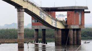Estrutura de captação da Sanesul no Rio Paraguai, em Corumbá (Foto: Divulgação/Sanesul)