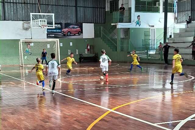 Torneio de futsal de base &eacute; realizado em 3 cidades neste fim de semana