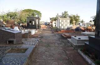 Cemitério Santo Antônio, um dos administrados pela prefeitura. (Foto: Arquivo)