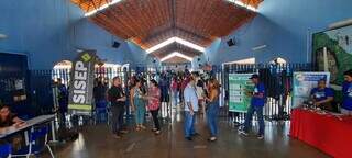 Escola Municipal Irene Szukala lotada durante Mutirão Todos em Ação neste sábado (18) (Foto: Divulgação)