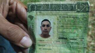 CNH de Mayron, morto após atirar contra policial (Foto: Direto das Ruas)