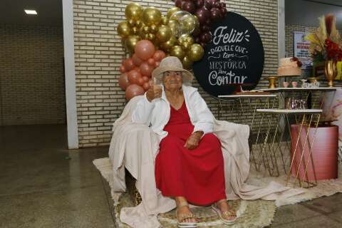 M&atilde;e de 14 filhos, Neninha chegou aos 100 anos e ama dizer que tem sa&uacute;de
