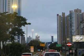 Céu nublado nesta manhã em Campo Grande (Foto: Henrique Kawaminami)