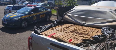 Motorista é preso com uma tonelada de maconha em picape furtada