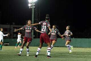 Jogadoras do Tricolor Carioca comemoram vitória sobre o Palmeiras. (Foto: Marina Garcia/Fluminense)