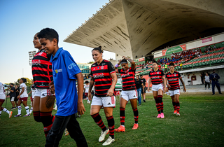 Meninas do Flamengo entram em campo pelo Brasileiro (Foto: Staff Images Woman/CBF)