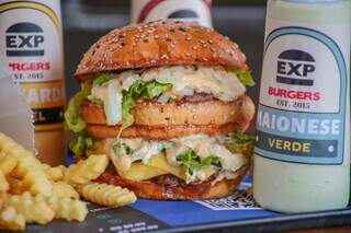 O Espetaculoso: Um lanche que lembra o famoso Big Mac, mas com um sabor original que só a EXP consegue oferecer. (Foto: Marcos Maluf)