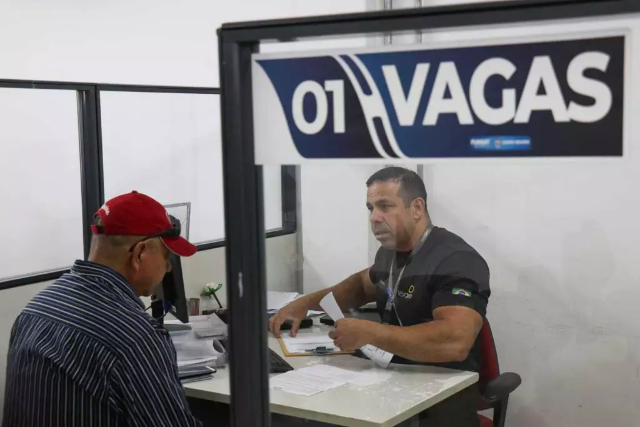 Ag&ecirc;ncia municipal abre 1.478 vagas de trabalho para pessoas sem experi&ecirc;ncia