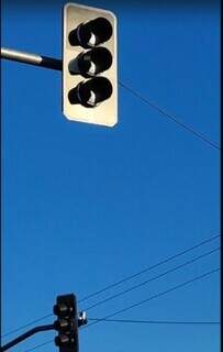 Semáforos estão desligados em trecho da Avenida Duque de Caxias. 