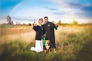 Terreno baldio virou cenário mágico para foto de casal fã de Harry Potter (Foto: Fábio Machado)