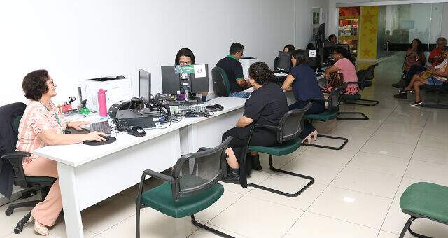 "Salário de servidores virá com aumento de 3,73% a 12% em junho"
