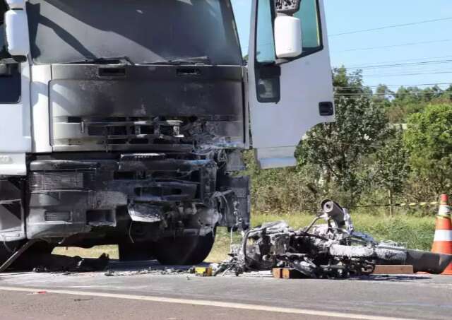 &quot;N&atilde;o teria motivo para se matar&quot;, diz pai de motoboy carbonizado em acidente