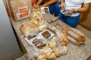 Na padaria, os alimentos incluem sanduíches, bolos e biscoitos, por exemplo. (Foto: Paulo Francis)