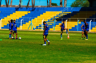 Jogadores do Costa Rica treinando no Estádio Laertão (Foto: Divulgação) 