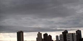 Tempo está nublado, mas já se vê horizonte mais &#34;limpo&#34; no Centro (Foto: Direto das Ruas)
