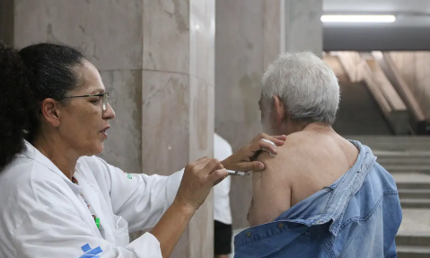  Ministério da Saúde lança nova campanha de vacinação contra a covid-19 