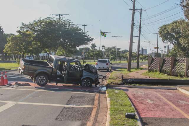 Juiz dispensa fian&ccedil;a e manda soltar motorista que destruiu sem&aacute;foro 