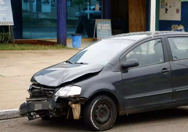 Espancado, homem &eacute; jogado em buraco e carro &quot;aparece&quot; em frente a UPA 