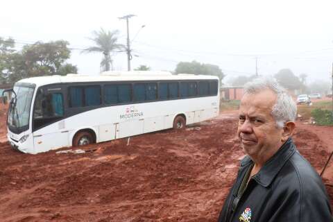 No Jardim Noroeste, difícil é vencer lamaçal sem veículo ficar atolado 