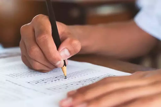 Estudantes responde a cartão de respostas do Enem. (Foto: Arquivo/Agência Brasil)