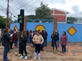 Deficientes protestaram nesta manhã em Campo Grande (Foto: Bruna Marques) 