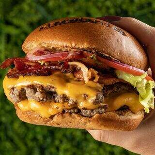 Dia do Hambúrguer tem desconto de até 30% e cheeseburger grátis
